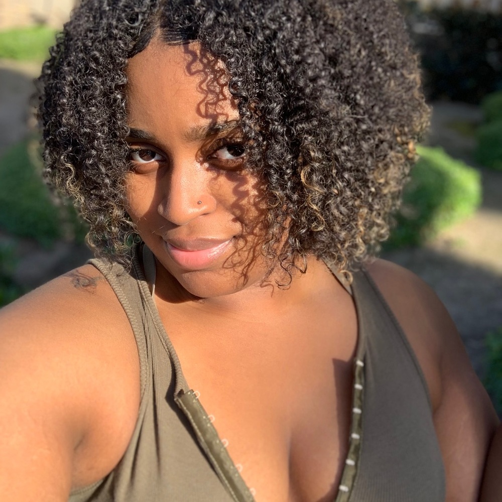 Meet your Posher, Antonea